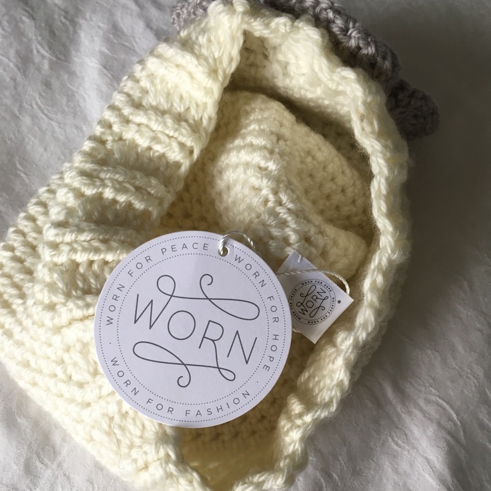 NWT Handmade ivory & gray knit beanie with flower - Picture 3 of 5